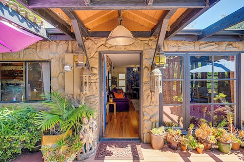 Bohemian Wonderland: Benicia Bungalow w/ Pergola!