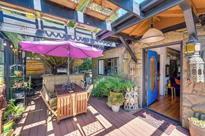 Outdoor dining - Bohemian Wonderland: Benicia Bungalow w/ Pergola! (Benicia)