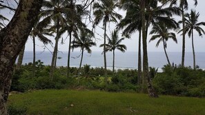 Property grounds - Ara Moana Bungalows (Mangaia)