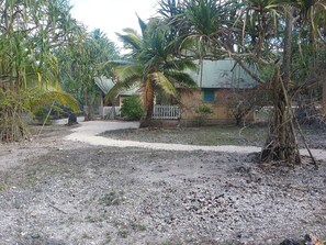 Exterior - Ara Moana Bungalows (Mangaia)