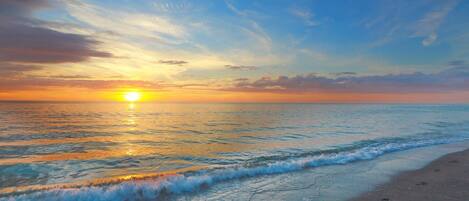 Aan het strand, parasols