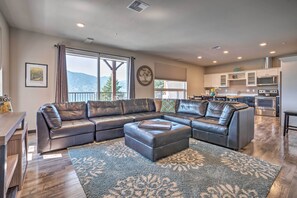 TV, DVD player - Modern Manson Condo w/ Pool & Lake Chelan Views! (Manson)