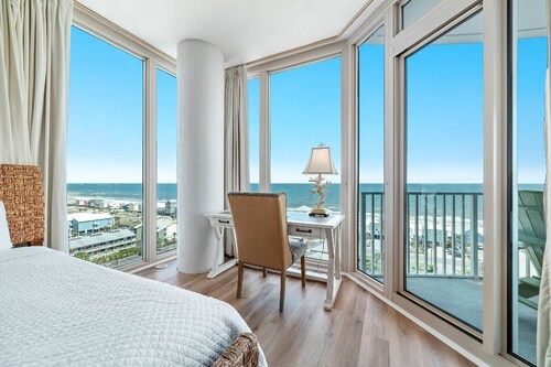 Lagoon Tower 1101 ~ In/Outdoor Pools, Hot Tub, Beach Access + $400 in FREE Activities Daily ~ Zoo +