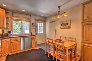 Dining - Blue River Condo w/ Views - 5 Mi to Breckenridge! (Blue River)
