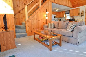 TV - Charming Standalone Home, Close to Sandy Beach w 2 Kayaks (Madison)