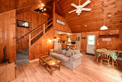 Charming Home, Close to Sandy Beach w/ 2 Kayaks