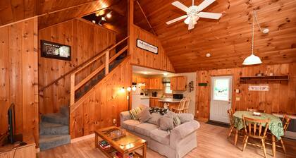 Charming Home, Close to Sandy Beach w/ 2 Kayaks