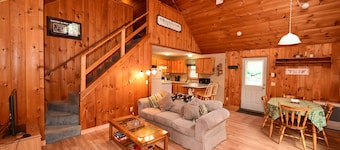 Charming Home, Close to Sandy Beach w/ 2 Kayaks