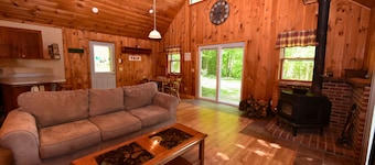Charming Home, Close to Sandy Beach w/ 2 Kayaks