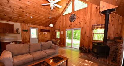 Charming Home, Close to Sandy Beach w/ 2 Kayaks