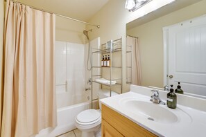 Hair dryer, towels - Family-Friendly Utah Home, Easy Access to Zion! (La Verkin)