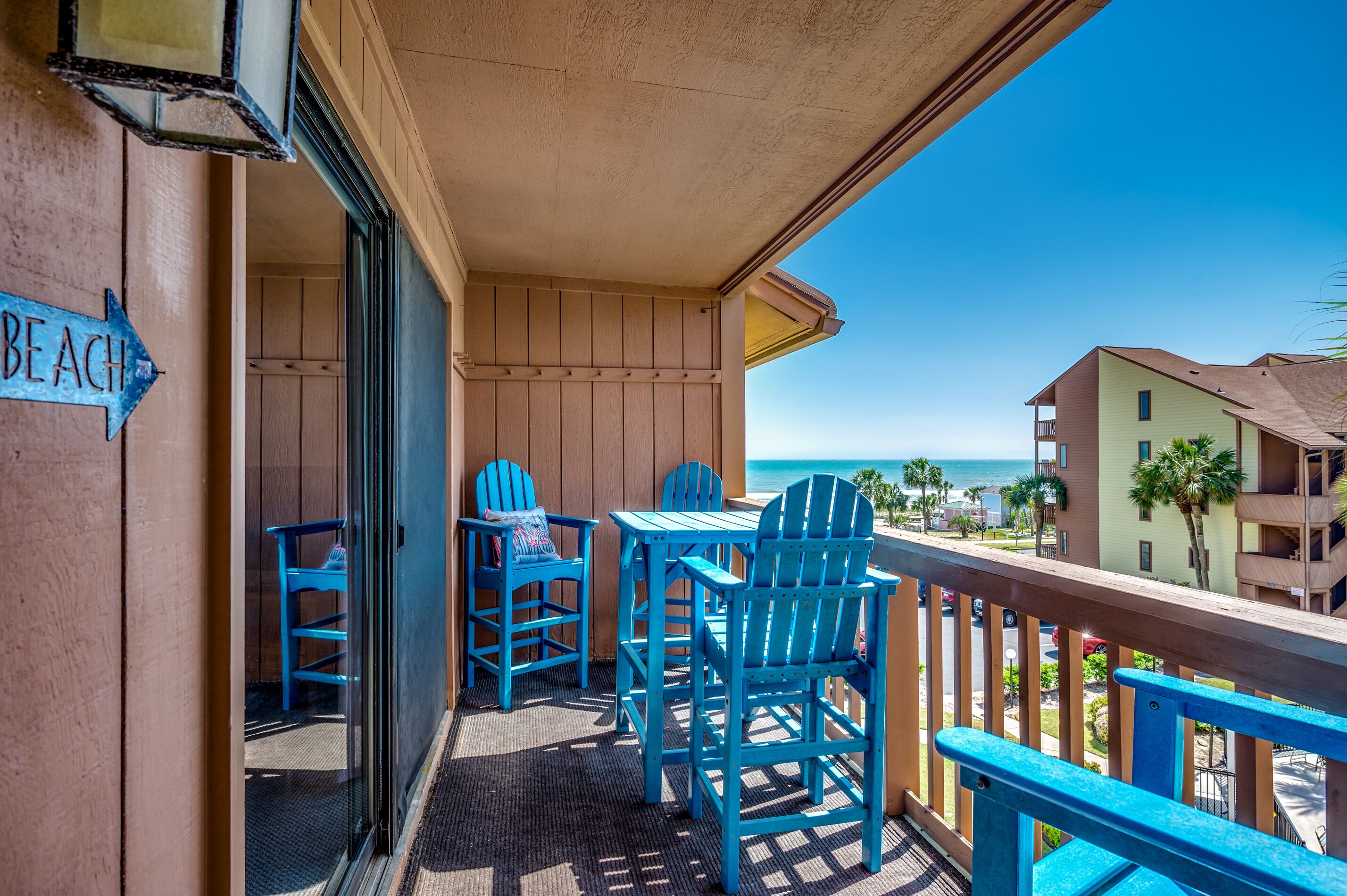Large Family Friendly Condo - Steps to the Beach! Close to Attractions!