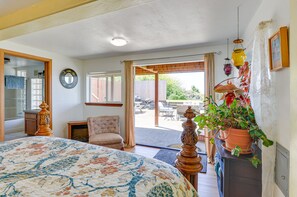3 bedrooms, desk, iron/ironing board, internet
