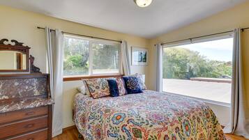 3 bedrooms, desk, iron/ironing board, internet