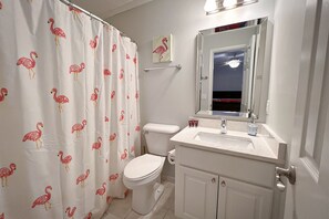 Sèche-cheveux, serviettes fournies