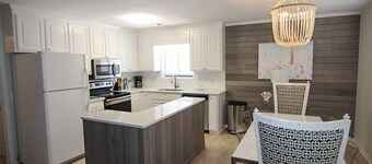 PERFECT GETAWAY: RIGHT ON THE BEACH!!