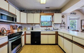 Refrigerador, microondas, parrilla de estufa y lavavajillas 