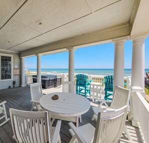 Outdoor dining - Sea For Yourself: Your Dream Beach Getaway! (North Topsail Beach)