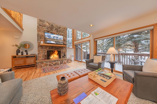 Wind River 3: Teton Village-Walk to Ski/Lift Sleeps 10- Pool / Hot Tub Access