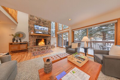 Wind River 3: Teton Village-Walk to Ski/Lift Sleeps 10- Pool / Hot Tub Access
