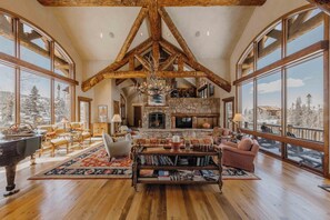 Smart-TV, peis og kontorer