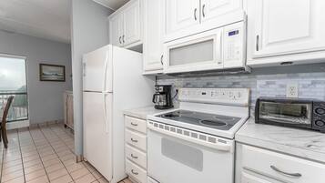 Refrigerador, microondas, parrilla de estufa y lavavajillas