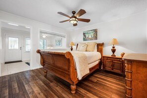 3 bedrooms, iron/ironing board, free WiFi, bed sheets - Durango #121 | Boat Dock by Salt Water Vacations (Destin)