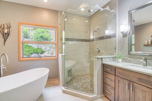 Amenidades de baño gratuitas, secadora de cabello, toallas 