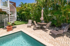 A heated pool - Peace N Paradise Private Relaxing Pool/Spa 300 Yards To White Sandy Beach (Holmes Beach)