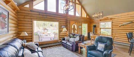 TV, fireplace, DVD player