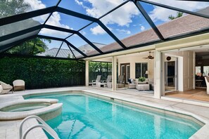 A heated pool - SOUTHERN SUNSET - Olde Naples, Heated Pool & Spa, Walk to the beach! (Naples)