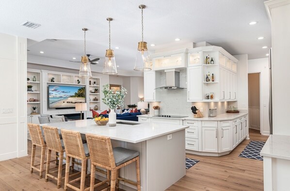 Fridge, microwave, oven, stovetop - SOUTHERN SUNSET - Olde Naples, Heated Pool & Spa, Walk to the beach! (Naples)