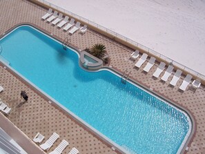 Lämmitetty uima-allas