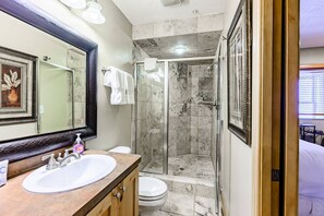 Bathtub, jetted tub, rainfall showerhead, hair dryer - *Free Ski Rental* No Car Needed, >5 Minute Walk to Skiing, Gas Fireplace, Private Washer & Dryer (Park City)