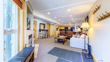 TV, fireplace, DVD player