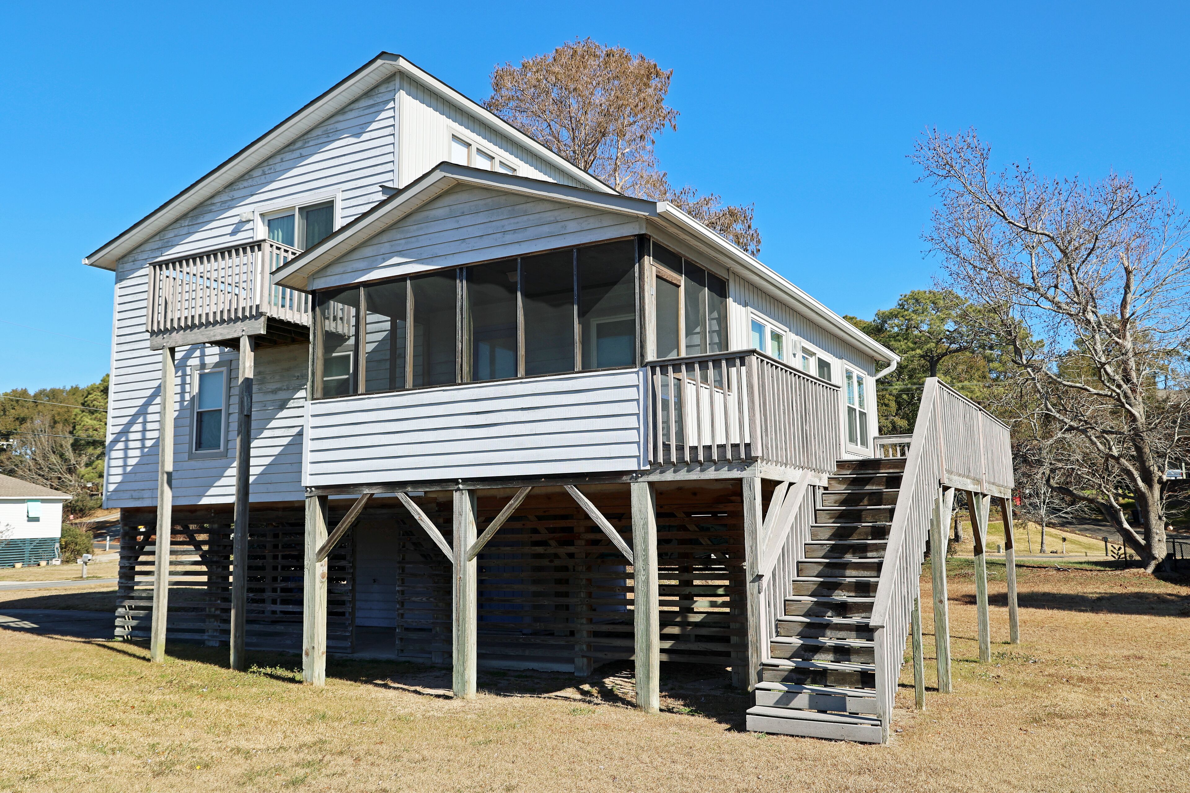 CH103- Waterfront! 3 Bedrooms (1 Master), Comm. Pool and Sound-Front Beach!