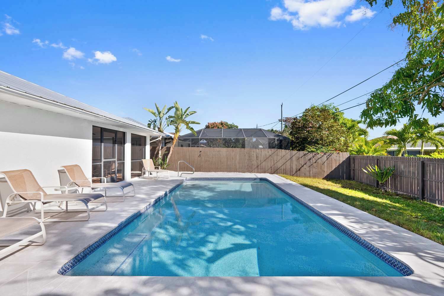 Freshly Renovated Private Pool with Southern Exposure! Pool Heat Optional Add On. Private Grill and Pool Loungers to Enjoy Sunny Naples! Privacy Fence a Bonus!
