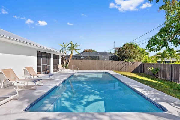 Freshly Renovated Private Pool with Southern Exposure! Pool Heat Optional Add On. Private Grill and Pool Loungers to Enjoy Sunny Naples! Privacy Fence a Bonus!