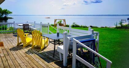 Cozy Fremont Cottage on Lake Poygan + Fishing Dock