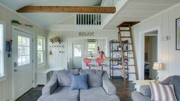 TV, fireplace, DVD player, books