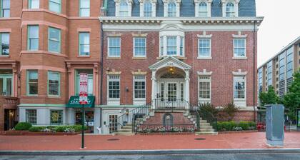 Condominio renovado en el corazón de DuPont Circle- 2 cuadras al metro