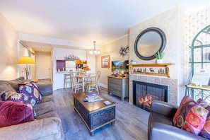 TV, fireplace