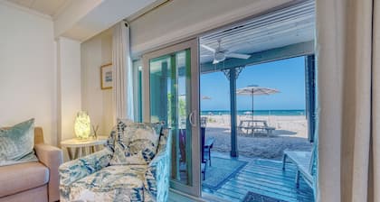 ENDLESS SUMMER! DIRECT GULF FRONT COTTAGE STYLE PROPERTY! UPDATED!