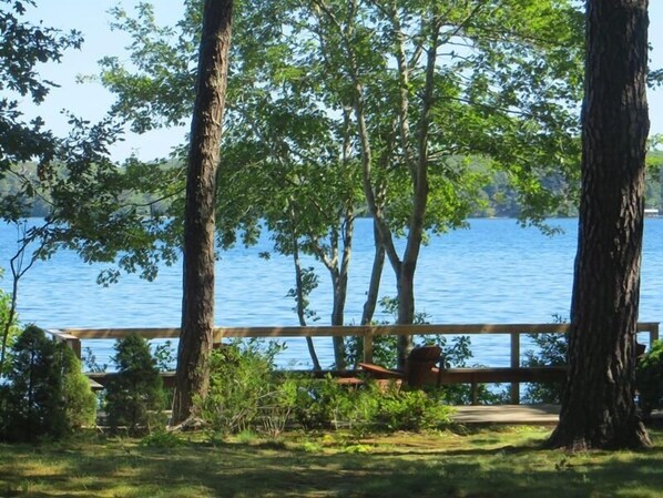 Overlooking a serene lake, this space offers a tranquil atmosphere perfect for relaxation.