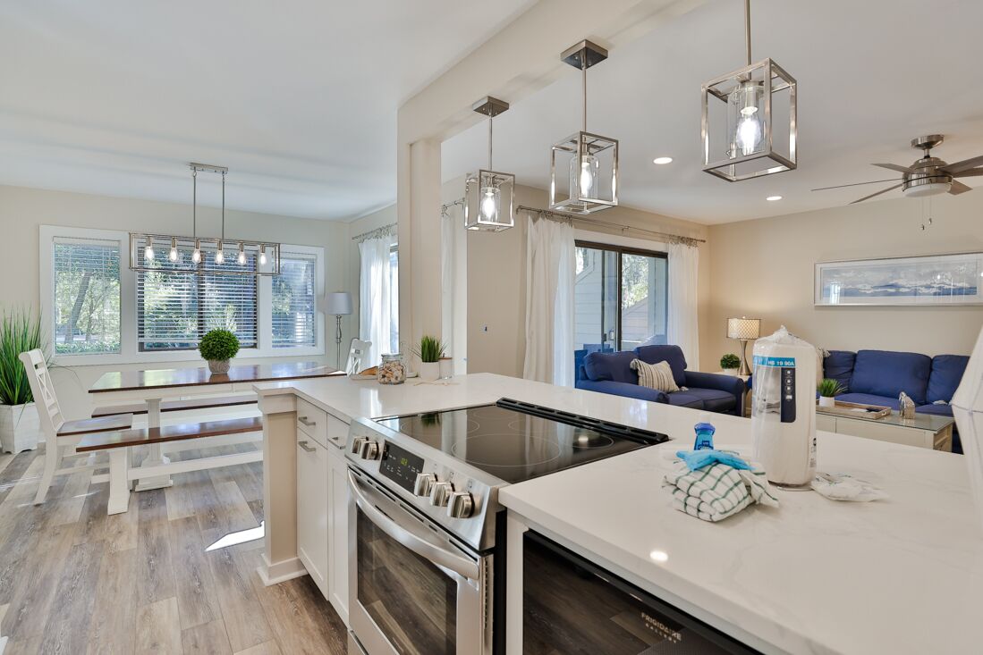 冰箱、微波炉、烤箱、炉灶