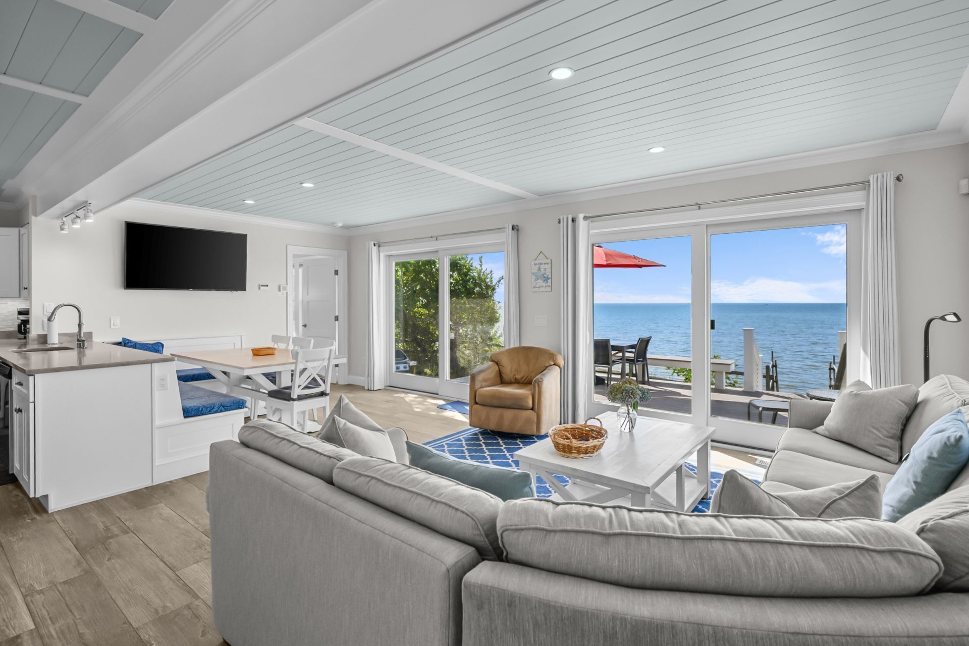 Télévision, baby-foot