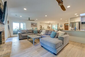 Smart TV, fireplace, DVD player