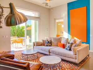 Smart TV, chimenea y reproductor de DVD 
