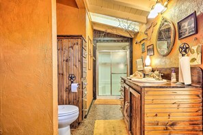 Articles de toilette gratuits, sèche-cheveux, serviettes fournies