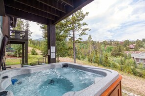 Bañera de hidromasaje al aire libre